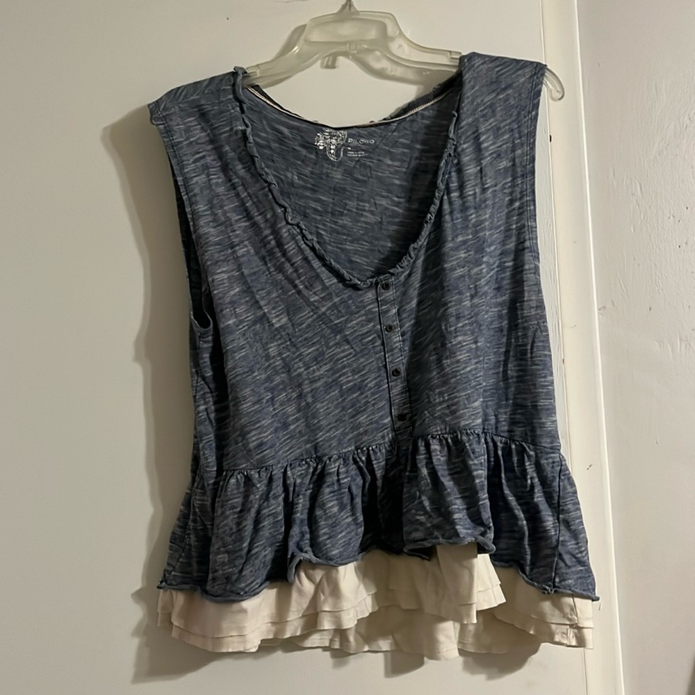 Pilcro layered tank